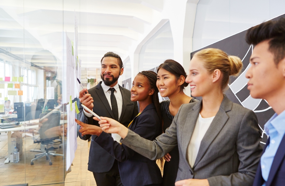 Niño jugando en parque
